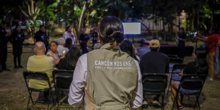 Ana Paty Peralta, encabezó la instalación de un nuevo Comité de Paz en la Supermanzana 3 de Cancún