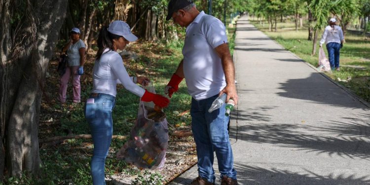 Realizan jornada de limpieza perimetral en el Parque Kabah