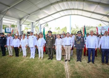 Ana Paty Peralta, atestiguó el CCV Aniversario del Día de la Bandera Nacional