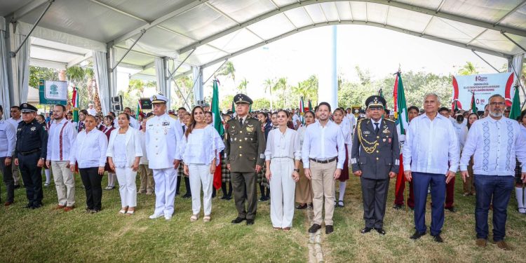 Ana Paty Peralta, atestiguó el CCV Aniversario del Día de la Bandera Nacional
