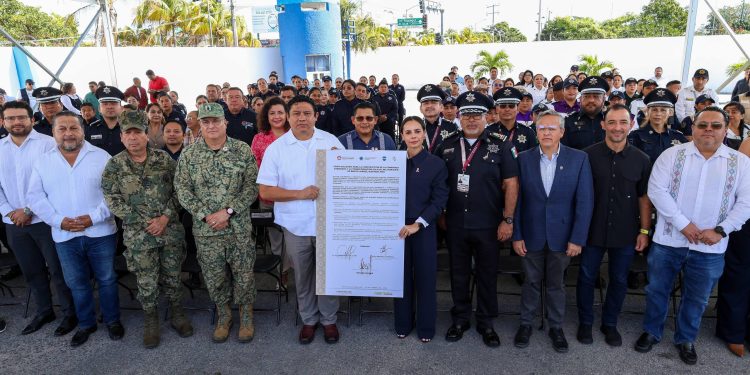 Ana Paty Peralta, encabezó el arranque de la Certificación Policial Ciudadana (CERTIPOL)