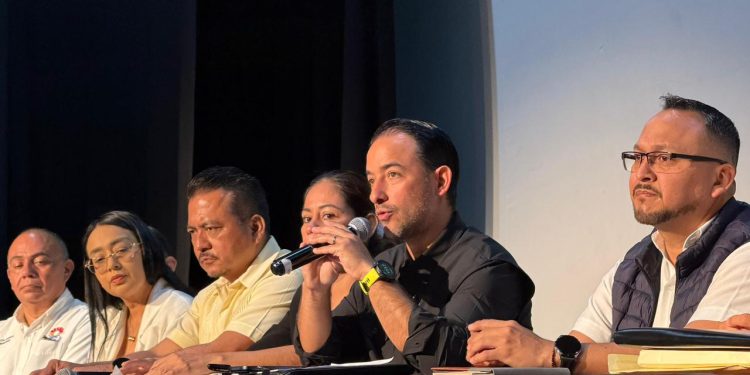 Sostienen una reunión de trabajo con vecinas y vecinos de distintas colonias no municipalizadas de Cancún