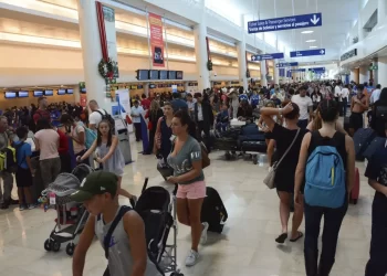 Tráfico aéreo en Cancún mantiene caída hasta 2026