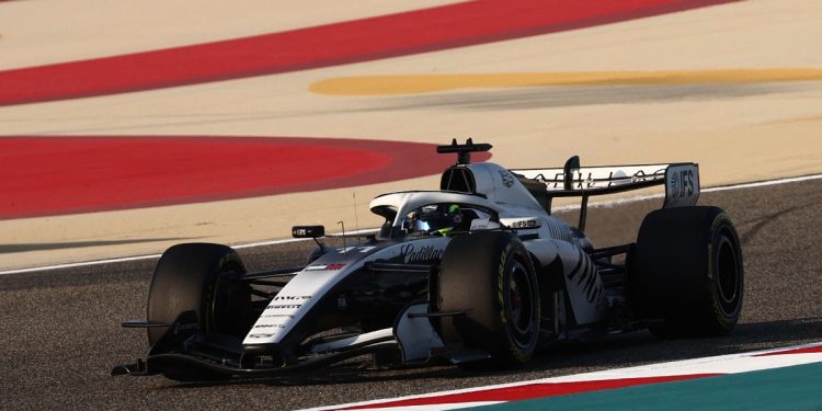 Checo Pérez en la pretemporada 2026 con Cadillac F1 en Bahréin