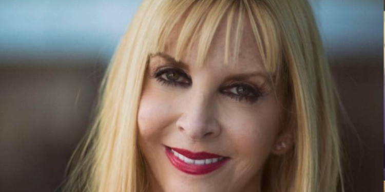 Shanik Berman desnuda en exposición artística