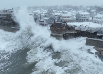 Olas gigantes Massachusetts Sacuden Costa Este