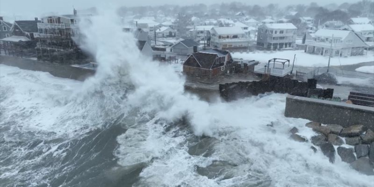 Olas gigantes Massachusetts Sacuden Costa Este