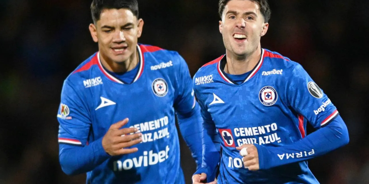 Toro Fernández baja Cruz Azul: Expulsión J5