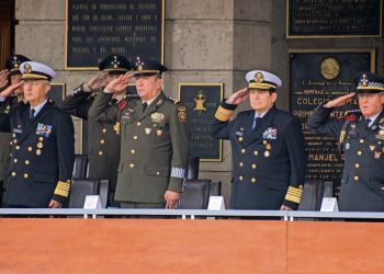 Apegarse a la Carta Magna: Llamado de Militares