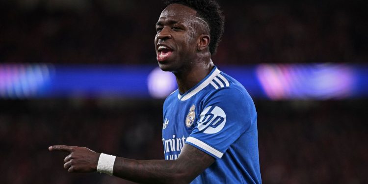 Vinícius celebra gol ante Benfica en partido de Champions League