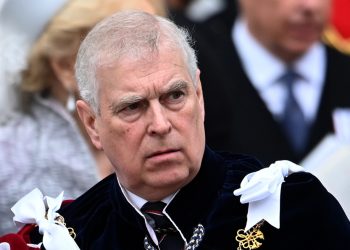 Policía detiene al ex príncipe Andrés por escándalo Epstein
