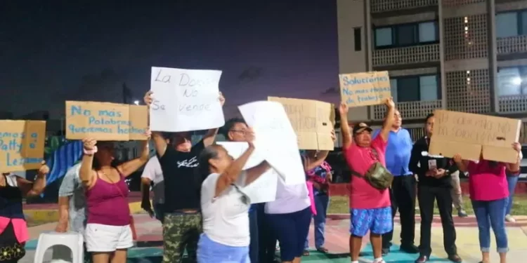 Vecinos de la colonia Donceles 28 en Cancún alzan la voz por fallas en el drenaje y fugas