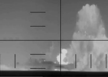 Estados Unidos hunde navio de guerra irani en ataque con torpedo en el oceano indico