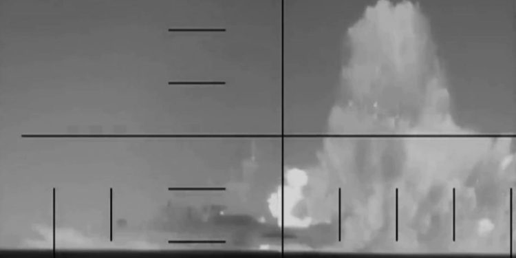Estados Unidos hunde navio de guerra irani en ataque con torpedo en el oceano indico