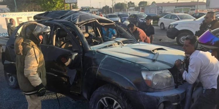 Explosion de camioneta en Tecamac deja dos muertos