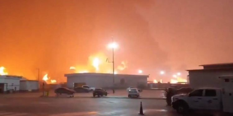 FGR investiga incendio en la refineria Dos Bocas que dejo cinco personas muertas