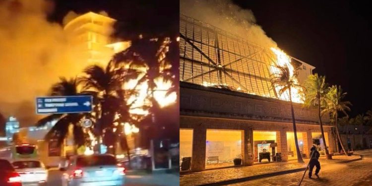 Incendio consume palapa de Grupo Xcaret en la Zona Hotelera de Cancún