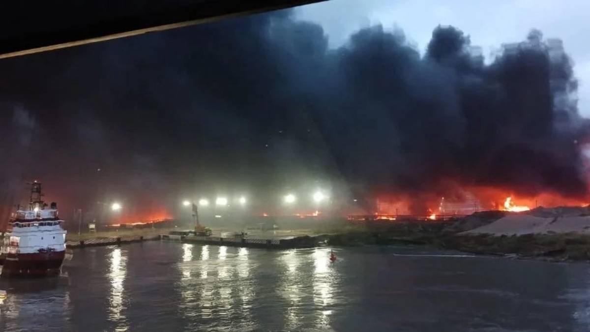 Posible derrame tras lluvias habria provocado el incendio en la refineria Dos Bocas