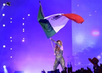 Shakira rompe record en el Zocalo reune a 400 mil personas en concierto gratuito en CDMX