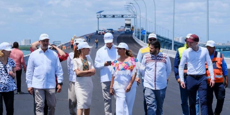 Supervisan Claudia Sheinbaum y Mara Lezama avances del puente Nichupte en Cancun