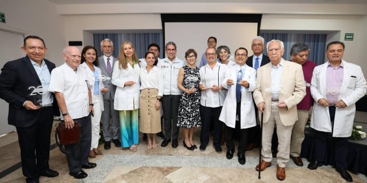 Ana Paty Peralta, se une a los festejos del 20 aniversario del Hospital Galenia