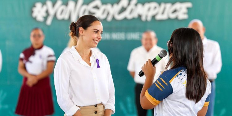 Reconocen a la secundaria general “Nassim Joaquín Ibarra” por sumarse al programa “Yo No Soy Cómplice”
