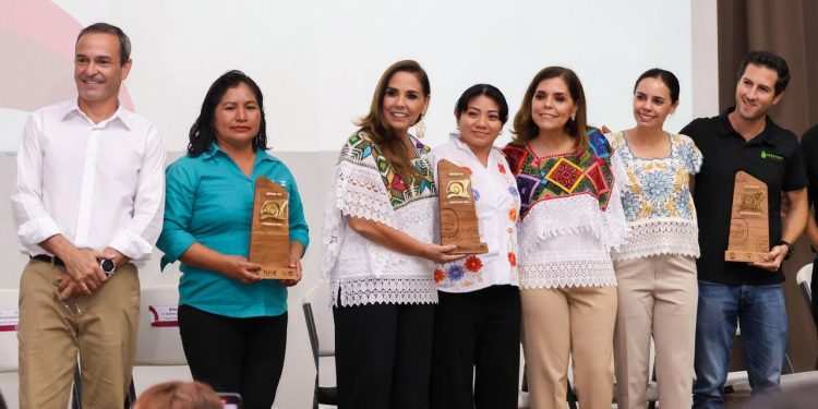 Entregan Distintivos “Hecho en Quintana Roo” en Cancún