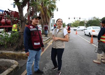 Ana Paty Peralta supervisó los trabajos de desazolve en la SM 31 de Cancún