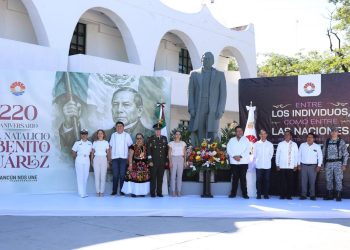 Ana Paty Peralta, encabezó la conmemoración del 220 Aniversario del natalicio de Don Benito Juárez García