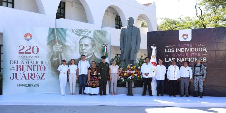 Ana Paty Peralta, encabezó la conmemoración del 220 Aniversario del natalicio de Don Benito Juárez García
