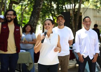 Ana Paty Peralta, premió a los ganadores del “Rally por el agua 2026”