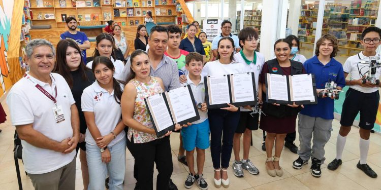Ana Paty Peralta, firma convenio de colaboración entre el Ayuntamiento de Benito Juárez y Robótica México