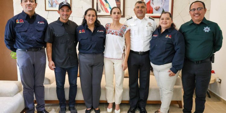 Ana Paty Peralta, sostuvo una reunión de trabajo con la (CEAVEQROO)