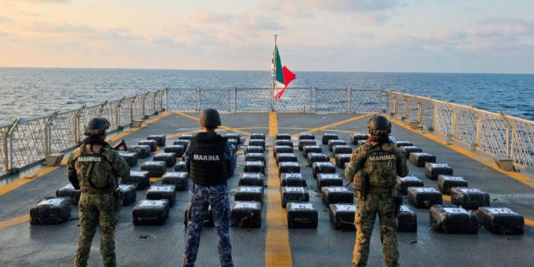 Aseguran dos toneladas de cocaína frente a las costas de Acapulco, Guerrero