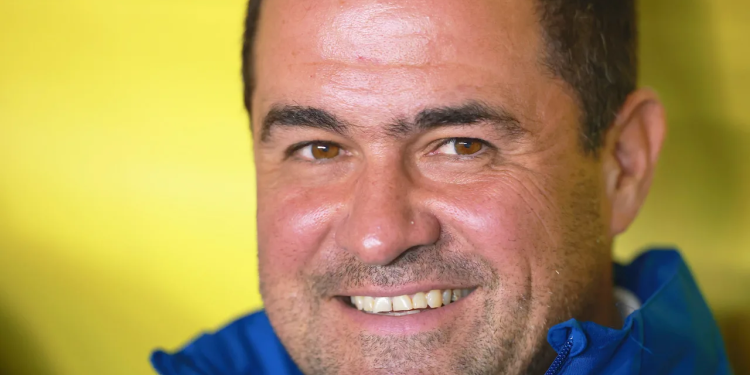 André Jardine América: La cláusula que lo retiene
