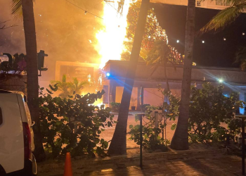 Incendio palapa Xcaret Cancún: Fuego controlado