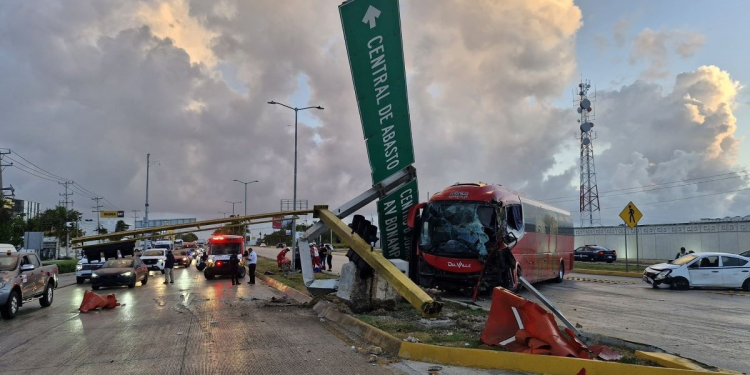 Accidentes bulevar Colosio Cancún generan caos vial