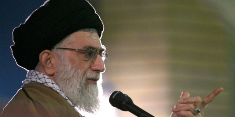 Ali Khamenei Muere en Ataque: Irán en Crisis