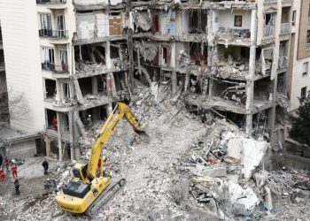 Edificios dañados en Teherán tras bombardeos en el día 25 de la guerra entre Estados Unidos, Israel e Irán