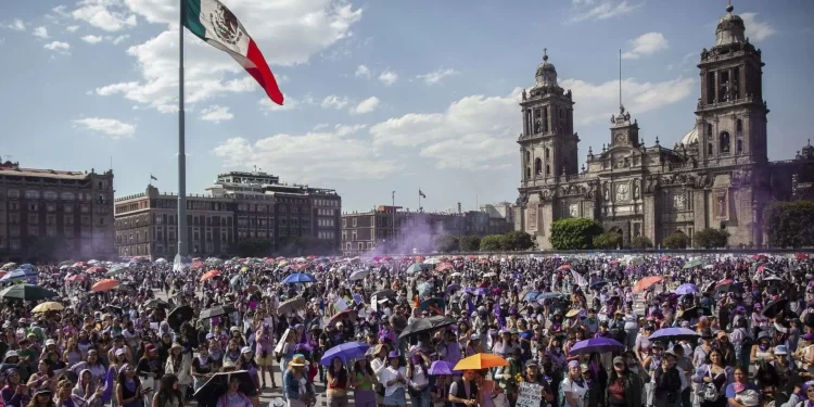 marcha del 8M en CDMX con miles de mujeres en Paseo de la Reforma