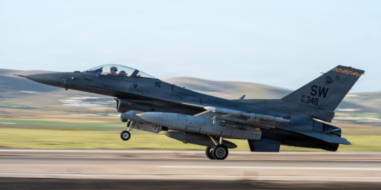 España cierra su espacio aéreo a aviones de EE.UU. vinculados a la guerra con Irán