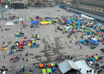 CNTE levanta campamento en el Zócalo; colocan vallas en Palacio Nacional