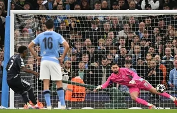 Vinicius celebra gol en victoria del Real Madrid ante Manchester City en Champions League