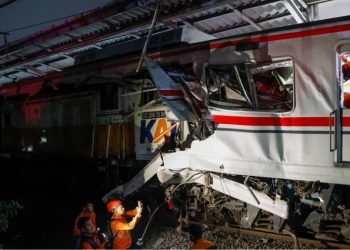15 mujeres mueren en vagon exclusivo femenino tras choque de trenes en Indonesia