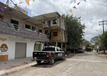 Reportan a hombre sin vida en cuartería de Bonfil con indicios de agresión