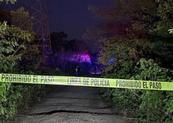 Hallan a dos personas ejecutadas en Tres Reyes de Cancún en camino de terracería