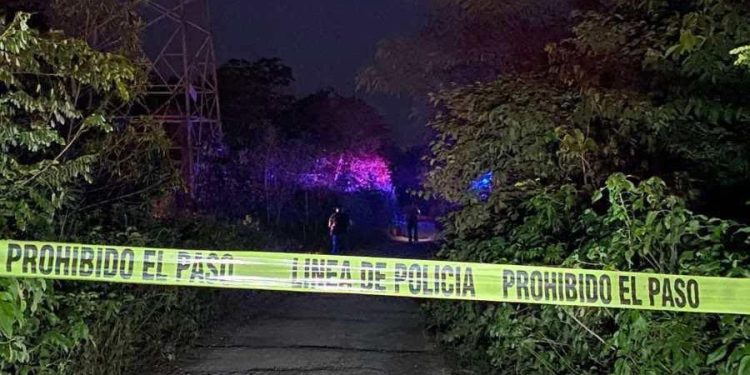 Hallan a dos personas ejecutadas en Tres Reyes de Cancún en camino de terracería