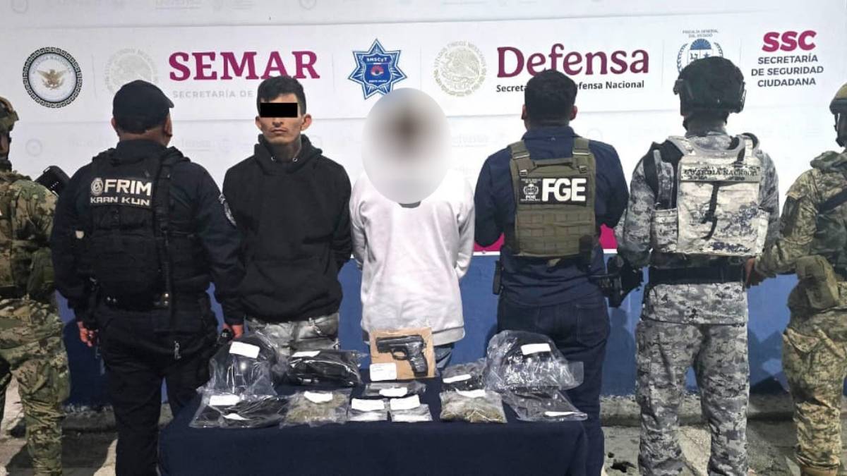 Aseguran armas y presuntas drogas a banda de asaltantes en Cancun