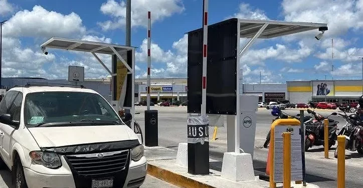 Sancionan cobros excesivos en estacionamiento de Cancún Mall; autoridades toman medidas