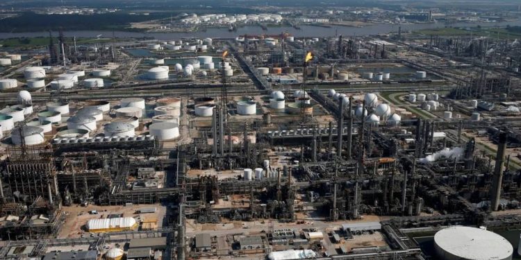 Pemex confirma derrame de diesel en refineria de Deer Park Texas